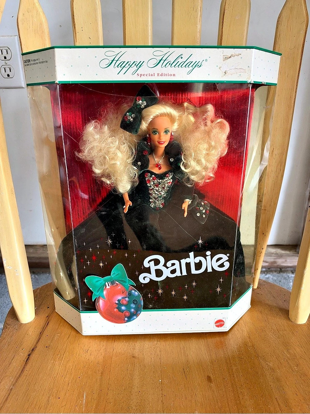 Mattel Happy Holidays Special Edition Barbie Doll (1993) )
